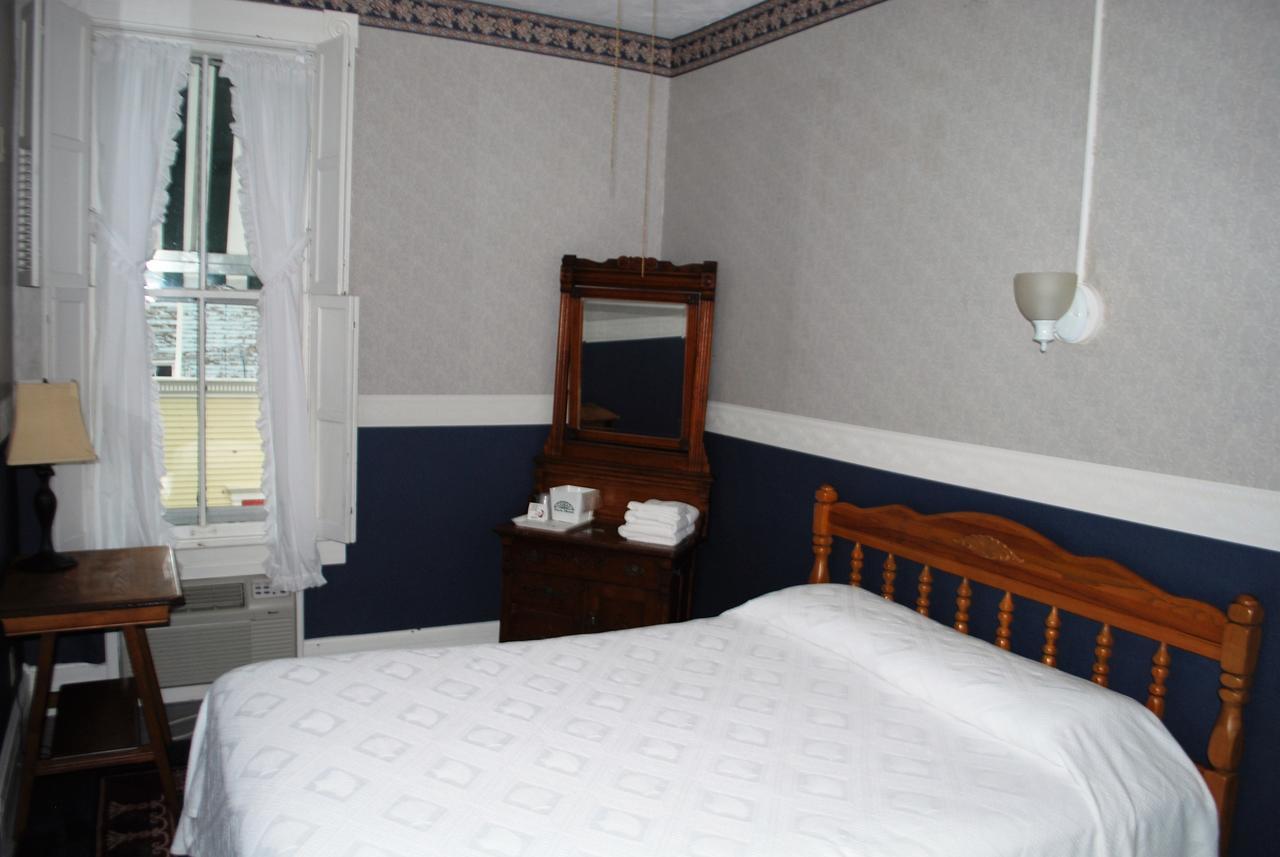 The Historic Park Hotel Put-in-Bay Eksteriør bilde